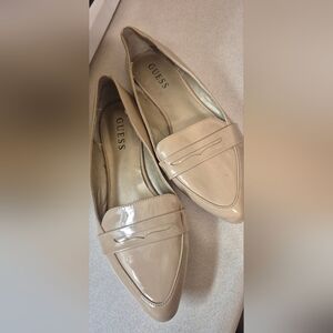 Guess Women's toupe Colar. Patent Loafers